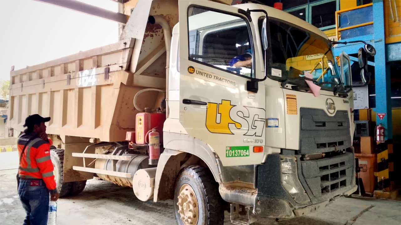 UT Semen Gresik haul truck